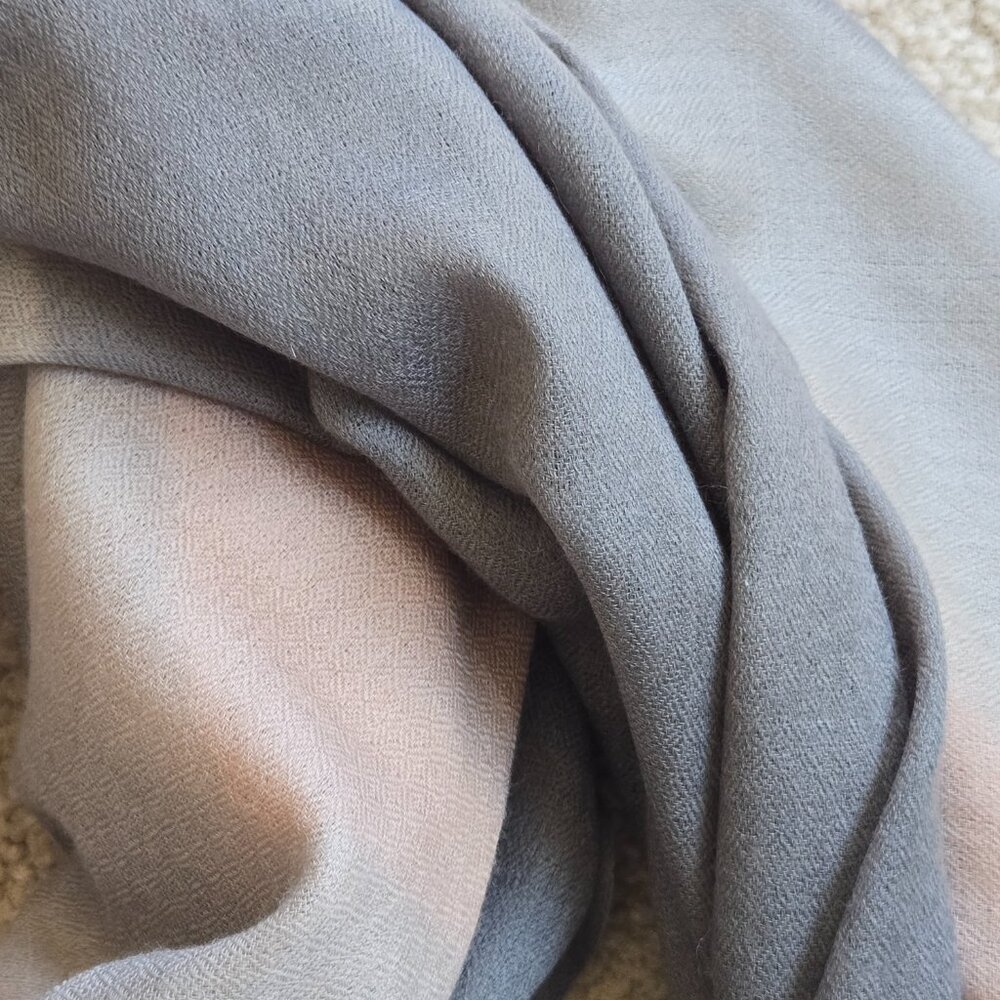 Jac+Jack HUGE Cashmere Wrap/Scarf Grey - Picture 11 of 15